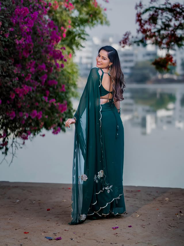 Shobha Shetty ( Source / Instagram) Shobha Shetty photo Gallery