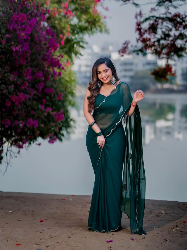 Shobha Shetty ( Source / Instagram) Shobha Shetty photo Gallery