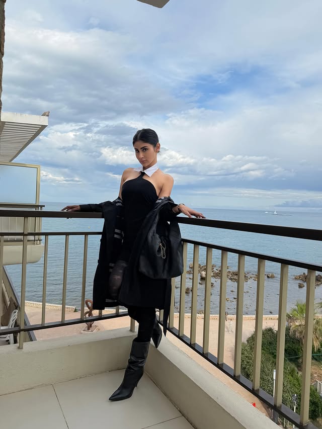 Mouni Roy ( Source / Instagram) Mouni Roy Photo Gallery