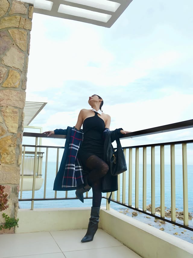 Mouni Roy ( Source / Instagram) Mouni Roy Photo Gallery