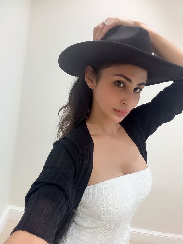 Mouni Roy ( Source / Instagram) Mouni Roy Photo Gallery