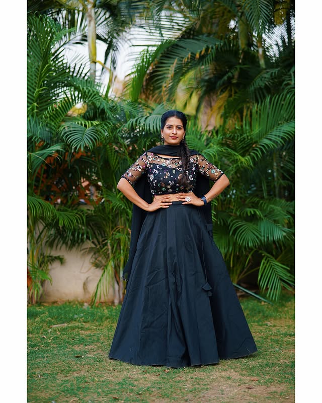 Anshu Reddy ( Source / Instagram ) Anshu Reddy Photo Gallery