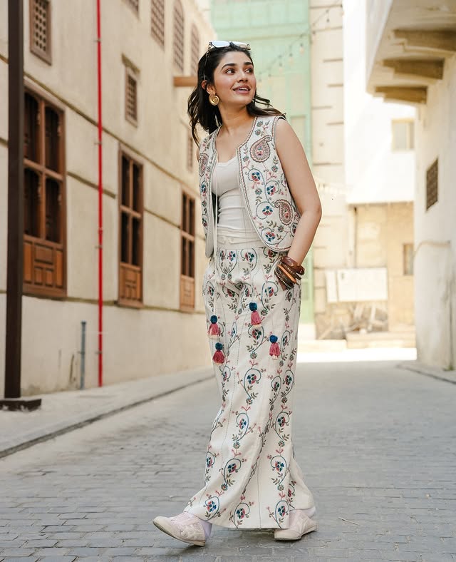 Krithi Shetty (Source /instagram) Krithi Shetty Photo Gallery