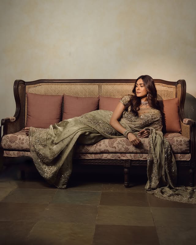 Mrunal Thakur ( Source / Instagram) Mrunal Thakur photo Gallery