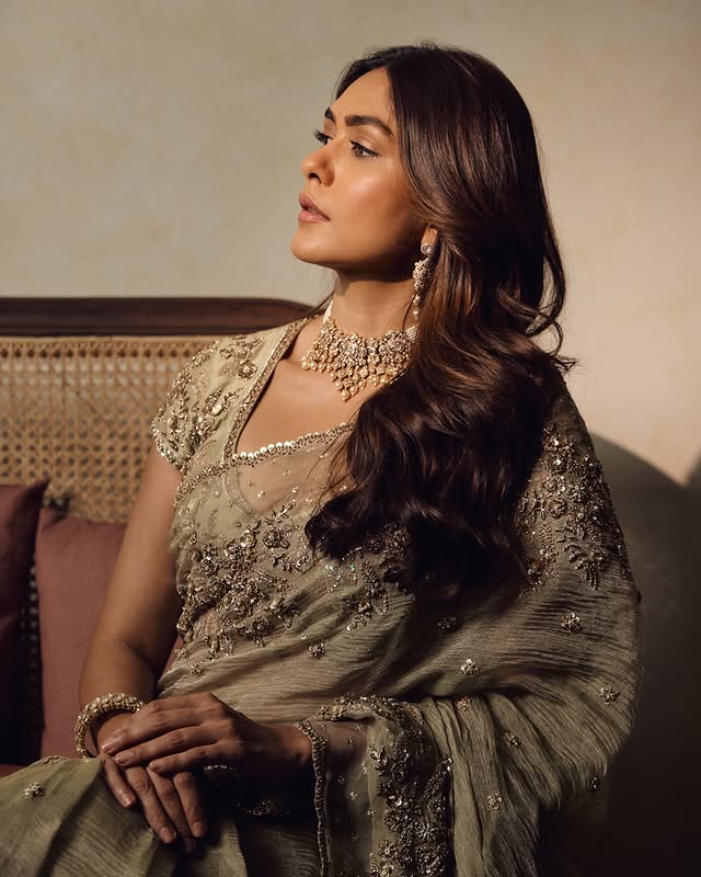 Mrunal Thakur ( Source / Instagram) Mrunal Thakur photo Gallery