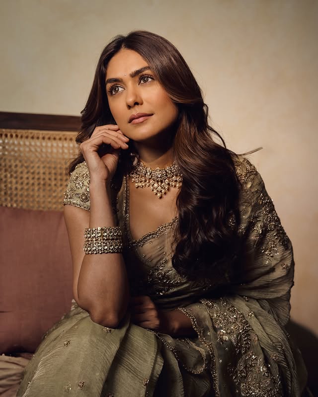Mrunal Thakur ( Source / Instagram) Mrunal Thakur photo Gallery