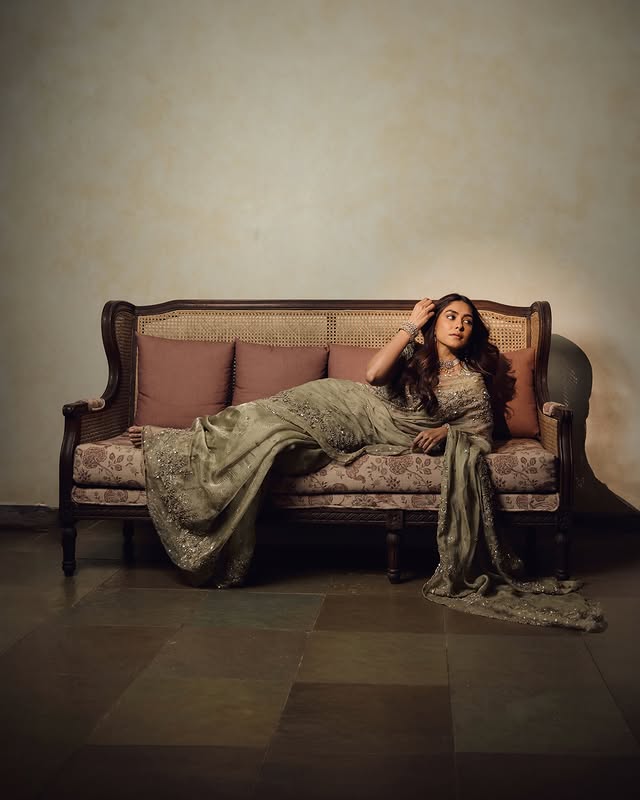 Mrunal Thakur ( Source / Instagram) Mrunal Thakur photo Gallery