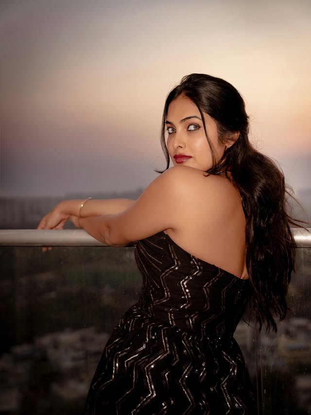 Divi Vadthya ( Source / Instagram) Divi Vadthya photo Gallery