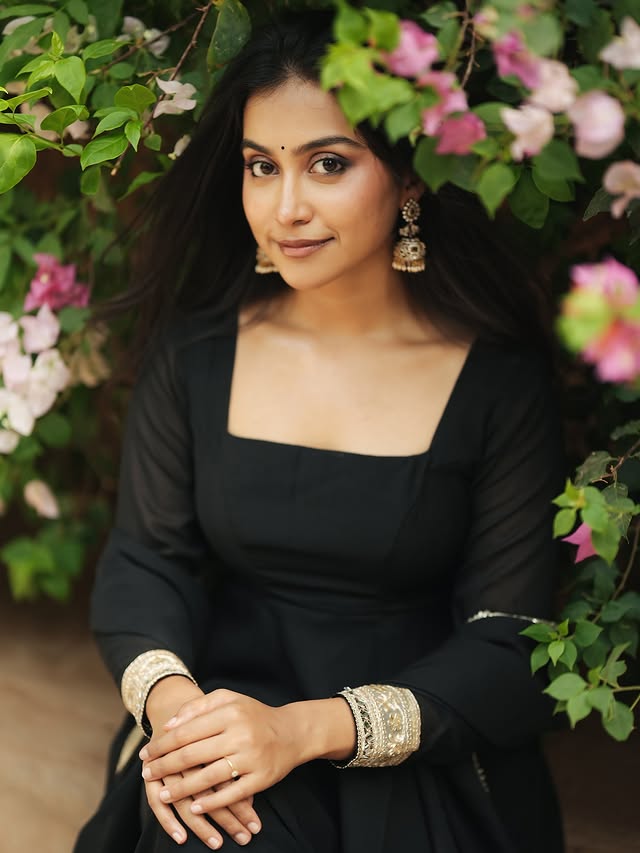 Krithika Umashankar ( source/ Instagram) Krithika Uma Sankar photo Gallery