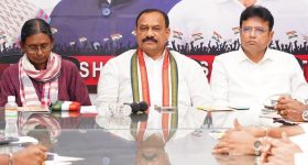 నోటితో న‌వ్వుతూ నొస‌టితో వెక్కిరిస్తూ.. ! ఆయ‌న చెప్పేదొక‌టి చేసేదొక‌టి!