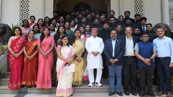 పెద్ద ఉద్యోగాలొచ్చినా అహంకారం వద్దు: కొత్త ఆఫీసర్లకు గవర్నర్ దిశా నిర్దేశం!