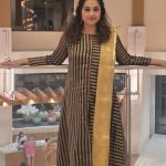 Meena Sagar: ట్రెడిషనల్ లుక్ లో ఆకట్టుకుంటున్న మీనా సాగర్.. ఫోటోలు వైరల్!