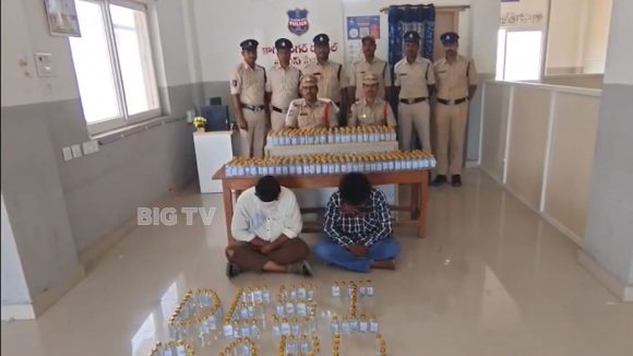 ఆసిఫాబాద్ జిల్లాలో భారీగా పట్టుబడ్డ అక్రమ మద్యం.. ఇద్దరు నిందితుల అరెస్ట్