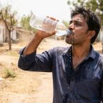 వేసవిలో నీళ్లు తాగేటప్పుడు అందరూ చేసే తప్పులు.. దాహం తగ్గకపోవడానికి ఇవే కారణాలు