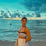 Nayani Pavani: బీచ్ సైడ్ బికినీ అందాలతో రెచ్చగొడుతున్న నయని పావని!