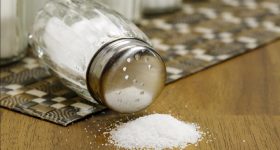 Salt: ఉప్పును స్టీవ్ డబ్బాల్లో స్టోర్ చేయకూడదా? నిల్వ చేస్తే ఏమవుతుంది?