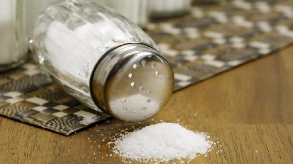 Salt: ఉప్పును స్టీవ్ డబ్బాల్లో స్టోర్ చేయకూడదా? నిల్వ చేస్తే ఏమవుతుంది?