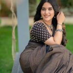 Sravanthi Chokarapu: చీరకట్టులో స్రవంతి అందాలు.. కిల్లింగ్ ఫోజులతో క్యూట్ ఎక్స్ప్రెషన్స్!