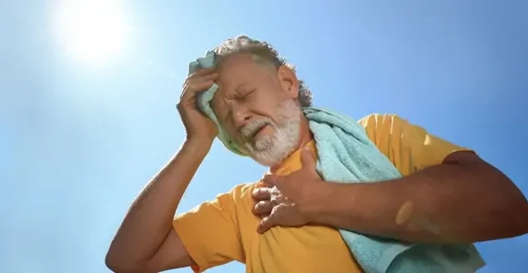 బాడీలో ఈ మార్పులు కనిపిస్తే వడదెబ్బ తగిలినట్లే.. బీ కేర్‌ఫుల్ బాస్!