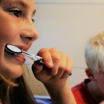 Teeth Health: మీకు తెలియకుండా ఈ అలవాట్లు మీ దంతాలు త్వరగా రాలిపోయేలా చేస్తాయి