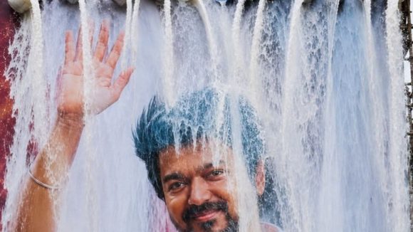 పాలాభిషేకాల‌కు ప‌డిపోయావా..! అంతే నీ ప‌ని ఖ‌తం..! పొగ‌డ్త‌ల‌కు పొంగ‌కు..! విమ‌ర్శ‌ల‌కు కుంగ‌కు!