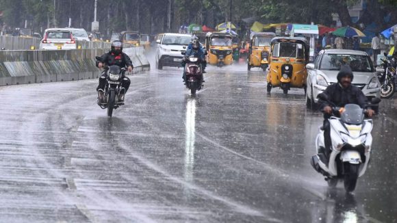 Hyderabad Weather: ఆకాశం ముసిరేసింది.. హైదరాబాద్ సిటీ ముసుగేసింది, ముందస్తు రుతుపవనాలు