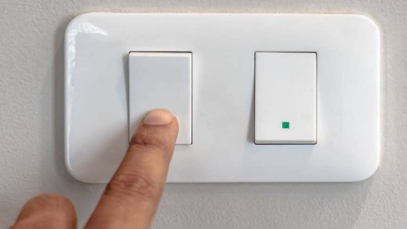 మీ ఇల్లు సేఫ్‌గా.. ఉండాలంటే ఈ పనులు మానేయండి!