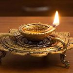 శుక్రవారం ఈ 5 పవిత్ర స్థలాల్లో దీపం పెడితే.. అష్టైశ్వర్యాలు మీ సొంతం