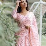 Alekhya Harika: దేత్తడి హారిక అందాల విందు.. చీరలో అందాలు కేక..