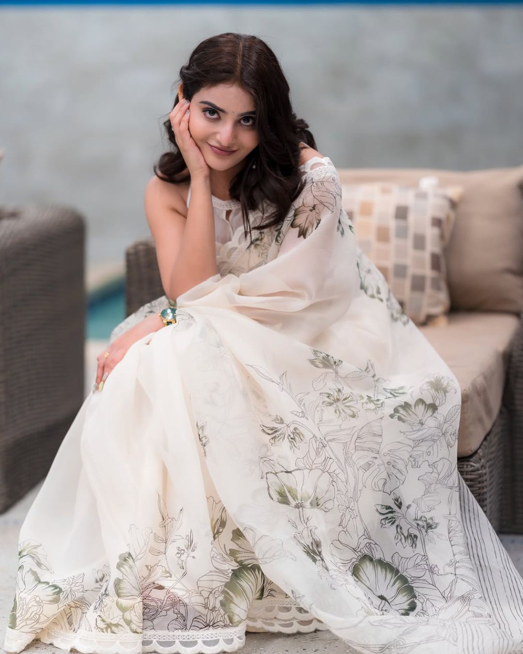 Ananya Nagalla :  గ్లామర్ తో చంపేస్తున్న అనన్య.. క్యూట్ లుక్ లో ఏముంది రా..!