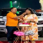 ఫ్లైఓవర్‌పై భార్యకు బర్త్‌డే పార్టీ.. అడ్డంగా బుక్కైన బిజినెస్‌మేన్, వీడియో వైరల్