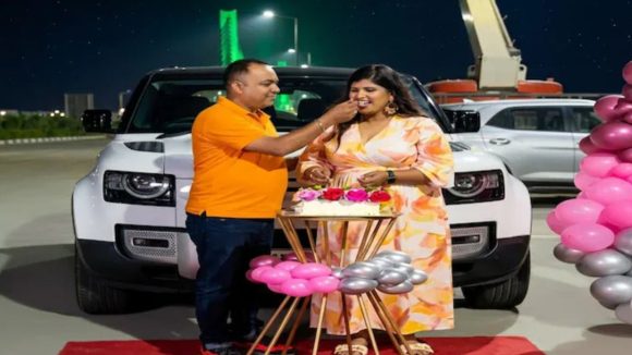 ఫ్లైఓవర్‌పై భార్యకు బర్త్‌డే పార్టీ.. అడ్డంగా బుక్కైన బిజినెస్‌మేన్, వీడియో వైరల్