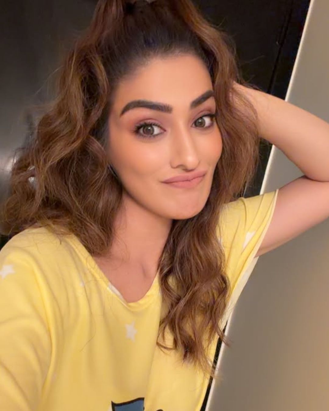 Lakshmi Rai : యెల్లో డ్రెస్ లో ఏముంది మావ.. ఇలా చూస్తే కుర్రాళ్ళకు చెమటలే..