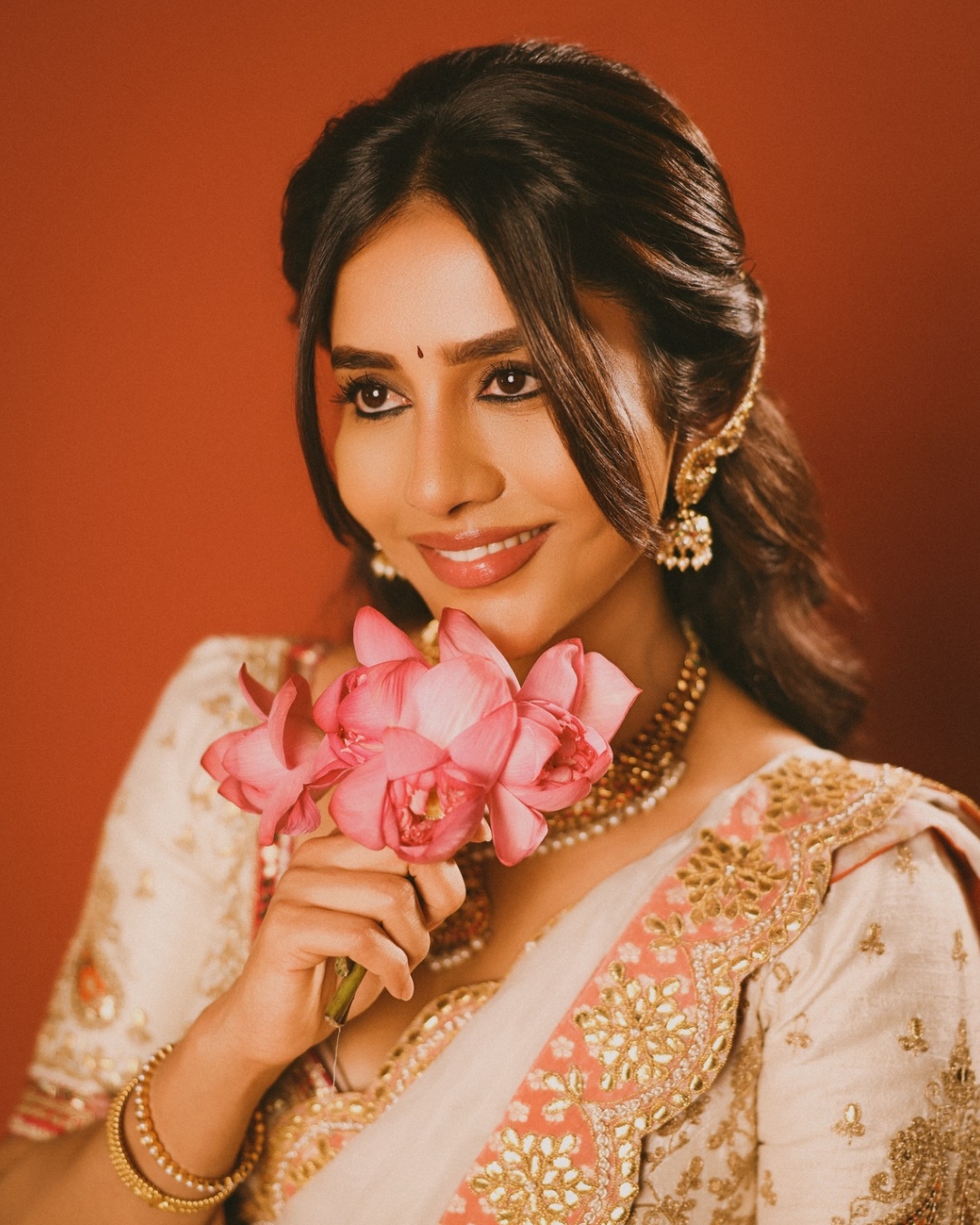 Nabha Natesh : కలువలాంటి కళ్లతో మత్తేక్కిస్తున్న నభా.. ఏముంది మావా..