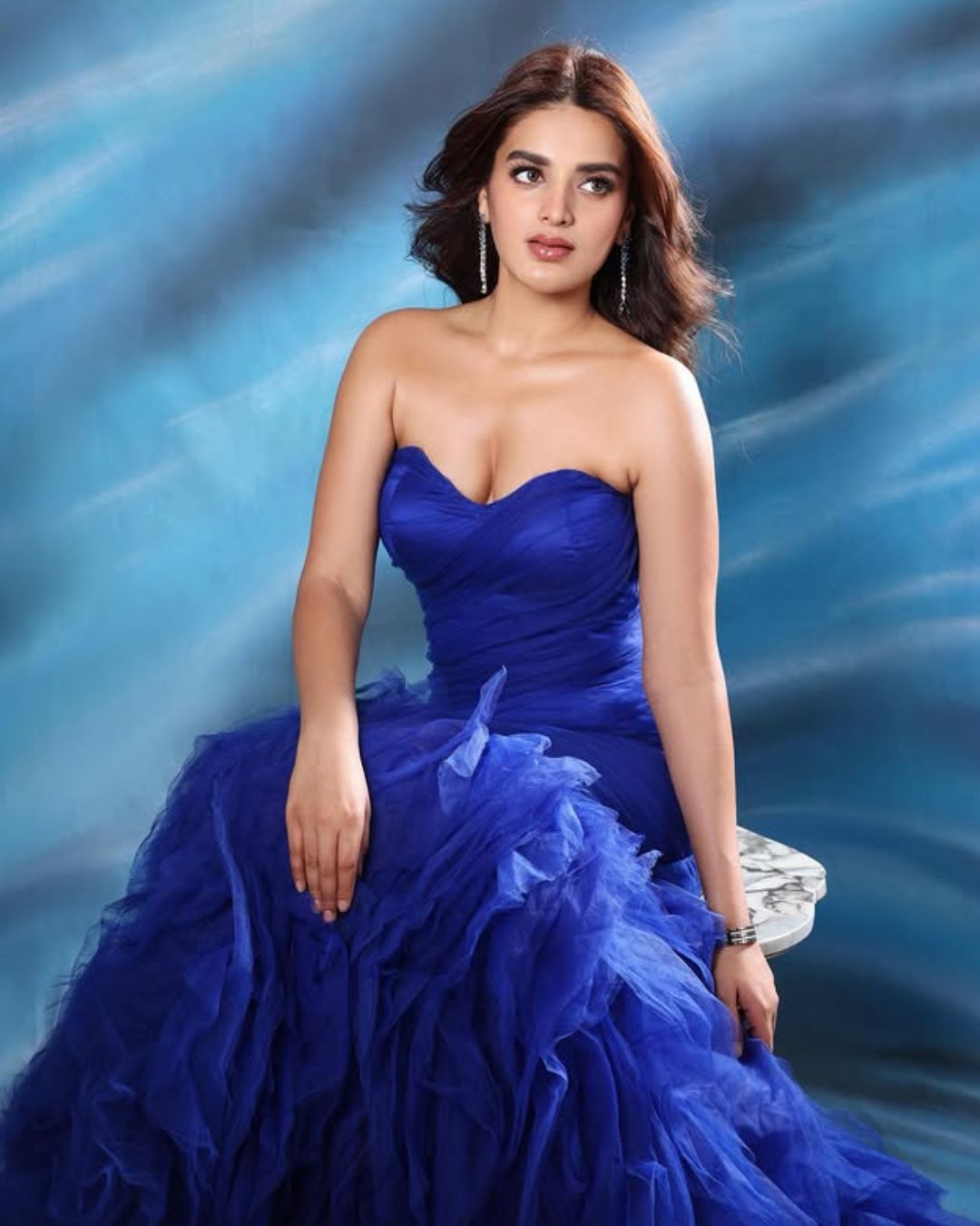Nidhi Agarwal : బ్లూ డ్రెస్ లో క్యూట్ లుక్ లో నిధి.. సో క్యూట్ అంతే..