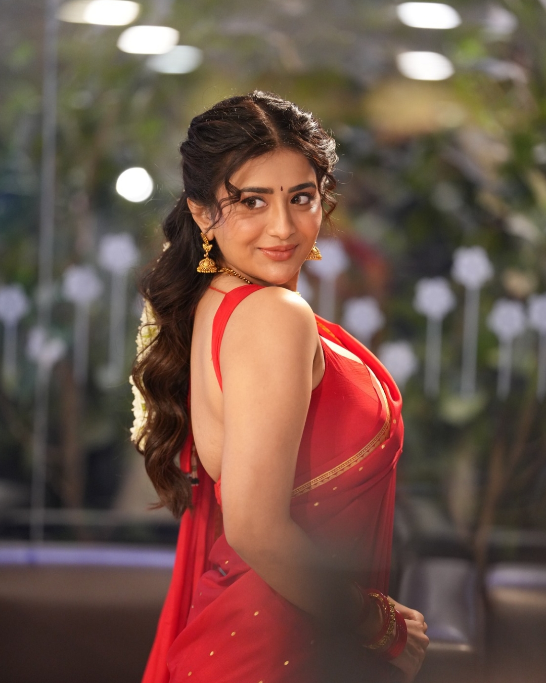 Rashi Singh : ఎర్ర కోకలో మనసు దోచుకుంటున్న రాశి.. మతిపోగొడుతుంది మావా..