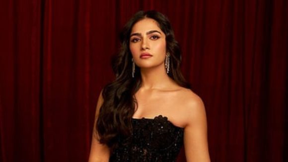 హీరోయిన్ రుక్మిణి వసంత్ డీప్‌ఫేక్ కేసులో ట్విస్ట్ .. ముగ్గురు అరెస్ట్..