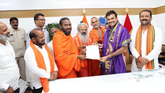 పోలీసుల దురుసు ప్రవర్తన.. డీజీపీకి ఫిర్యాదు చేసిన వీహెచ్‌పీ నేతలు, చర్యలు తీసుకుంటామని హామీ