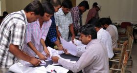 ఓలా ఎలక్ట్రిక్ కంపెనీకి షాక్.. కన్య్సూమర్ కోర్టు కీలక తీర్పు,  రూ. 45 వేలు ఫైన్