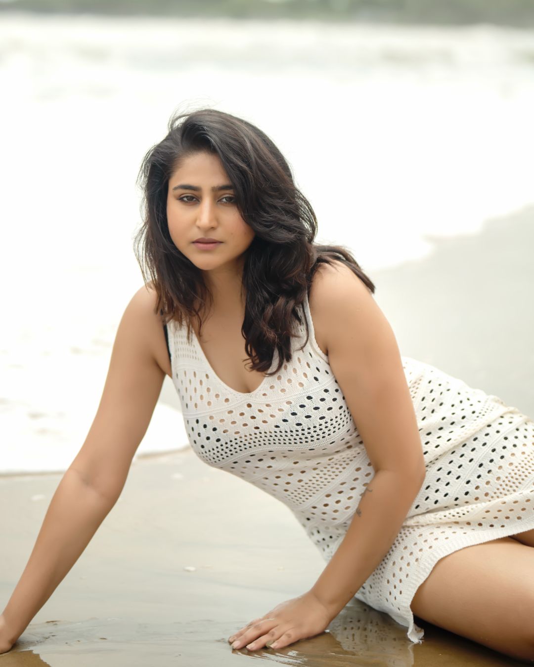 Varshini : బీచ్ లో అందాలతో గత్తరలేపుతున్న వర్షిణి.. అబ్బా.. తట్టుకోలేరు..