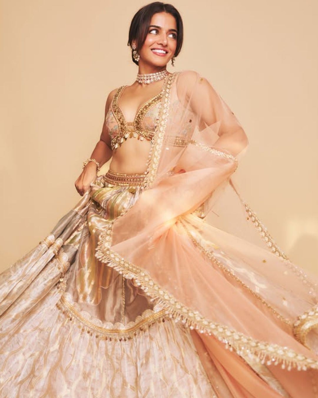 Wamiqa Gabbi: అబ్బా.. ట్రెడిషినల్ లుక్ లో గ్లామర్ డోస్.. కుర్రాళ్ళు తట్టుకోలేరమ్మా..