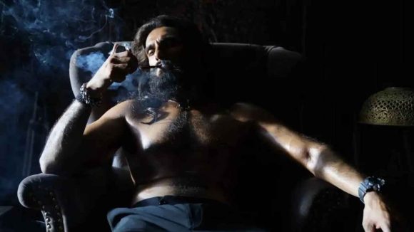 ‘ధురంధర్’ను రణవీర్, ఆదిత్య ధర్ లాభాల వాటా ఒప్పందమే కాపాడింది.. నిర్మాత