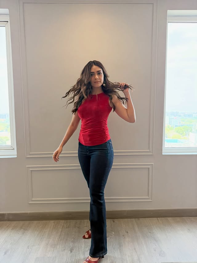 Mrunal Thakur ( Source / Instagram) Mrunal Thakur photo Gallery