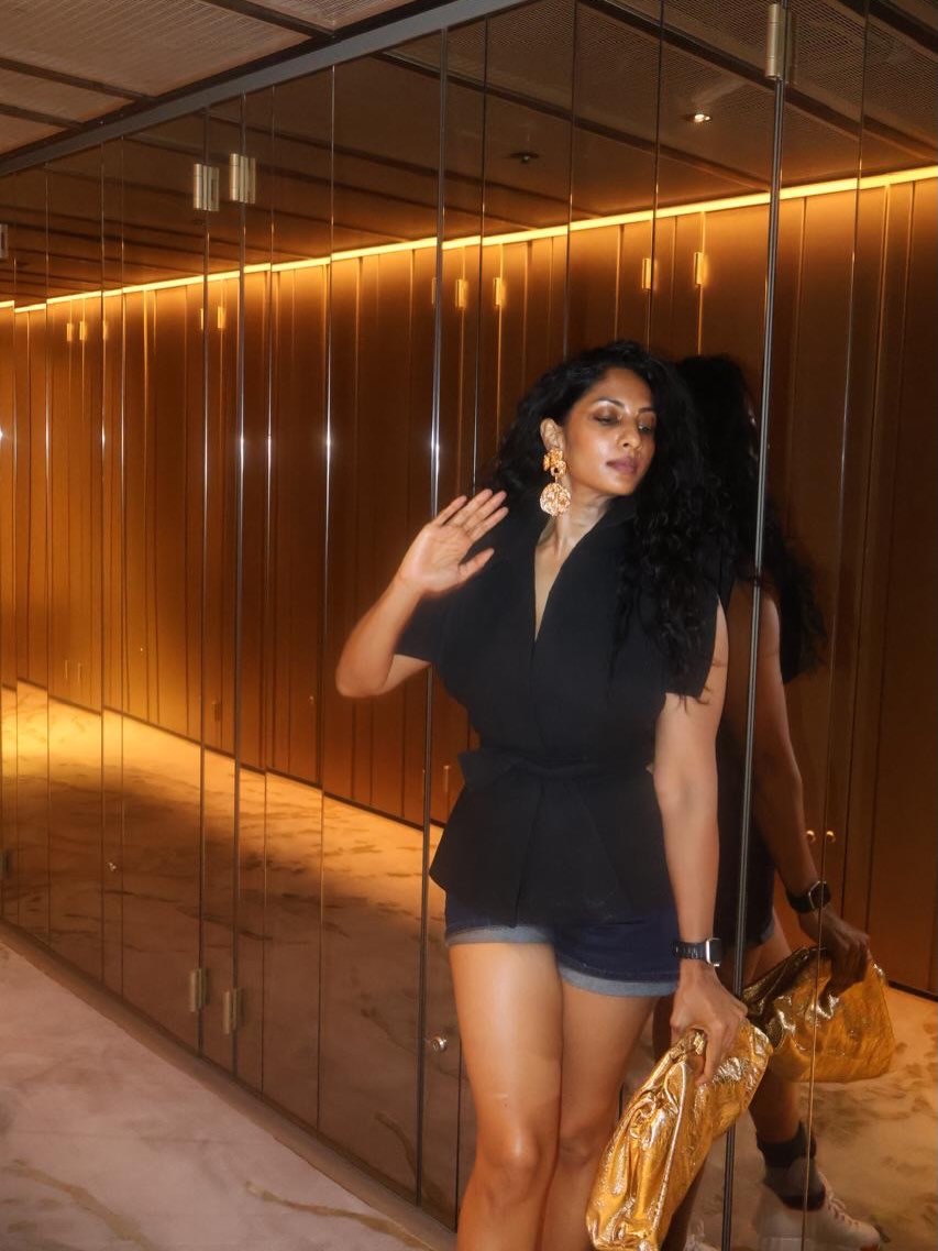 Sriya Reddy ( Source/ Instagram ) Sriya Reddy Photo Gallery