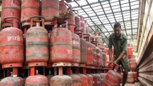 Gas Cylinder Customers Alert: గ్యాస్ వినియోగదారులకు అలర్ట్.. బుధవారం నుంచి కొత్త రూల్స్, ధరల మాటేంటి?
