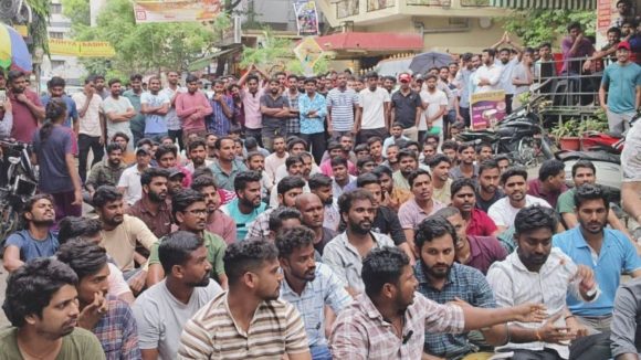 అగ్గి రాజేసిన 70వేల ఉద్యోగాలు! దిల్‌సుఖ్‌న‌గ‌ర్‌లో భ‌గ్గుమ‌న్న నిరుద్యోగం..!