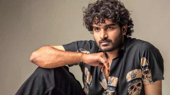 టాలీవుడ్‌లోకి మరో కొత్త దర్శకుడు.. హీరోగా ఉంటూనే మరో కొత్త ప్రయోగం..