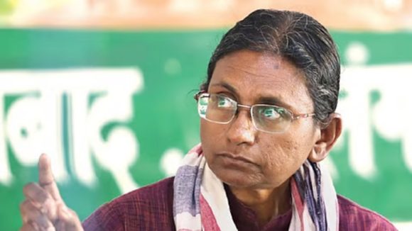 మీనాక్షి సింప్లిసిటీపై డిస్కషన్! అరుదైన నేత‌గా ఆమెను చూస్తున్న జెన్-జీ!