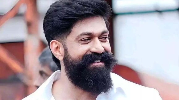 అభిమానిపై ‘రాకింగ్ స్టార్’ రియల్ ప్రేమా.. క్యాన్సర్ బాధితుడికి వీడియో కాల్ చేసిన యష్!