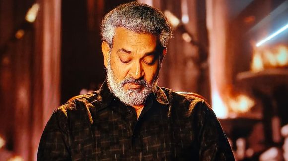 కన్నీళ్లు పెట్టుకున్న రాజమౌళి.. బాహుబలి పార్ట్ 2 చూస్తానో లేనో అంటూ!